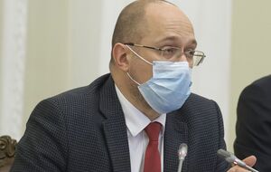 Шмыгаль рассказал, сколько украинцев смогут получить выплаты