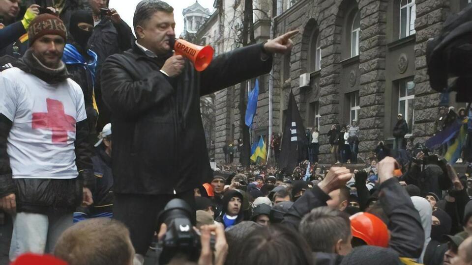 Порошенко вважає, що 1 грудня 2013 року на Банковій його оточували агресивні тітушки