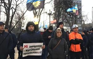 Шахтеры требуют выплатить им долги по зарплате