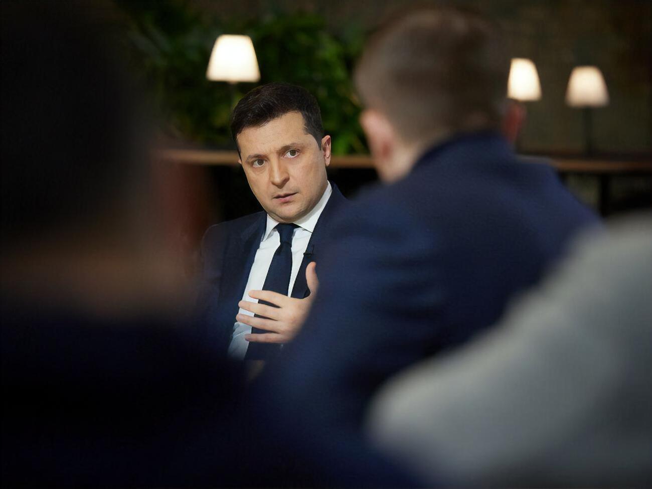 Чим більше послуг "обрані олігархи" робитимуть президентові зараз, тим складніше буде ставити їх у рамки в майбутньому, пишуть автори статті у виданні "Українська правда"
