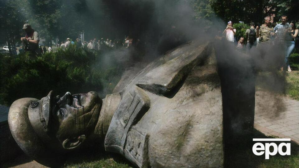 Активісти в Харкові вже зносили пам'ятник Жукову