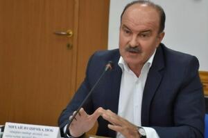 Михайло Цимбалюк: Але якимось чином невипадково рента марганцевої руди не змінилася. Тому що ця руда належить представникам іншого олігарха