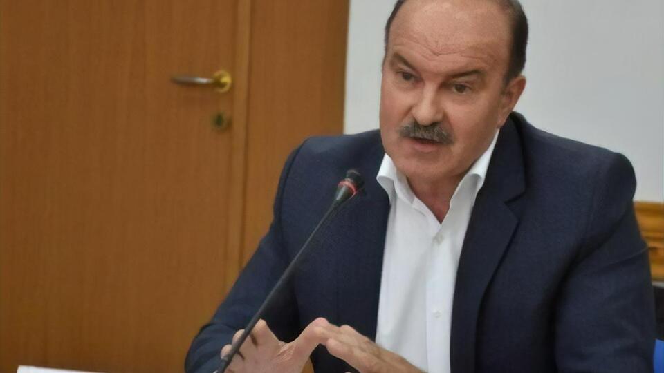 Михайло Цимбалюк: Але якимось чином невипадково рента марганцевої руди не змінилася. Тому що ця руда належить представникам іншого олігарха