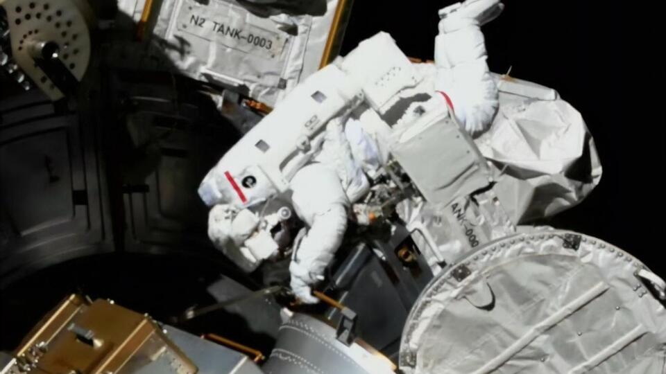 Астронавти пробудуть у відкритому космосі понад шість годин