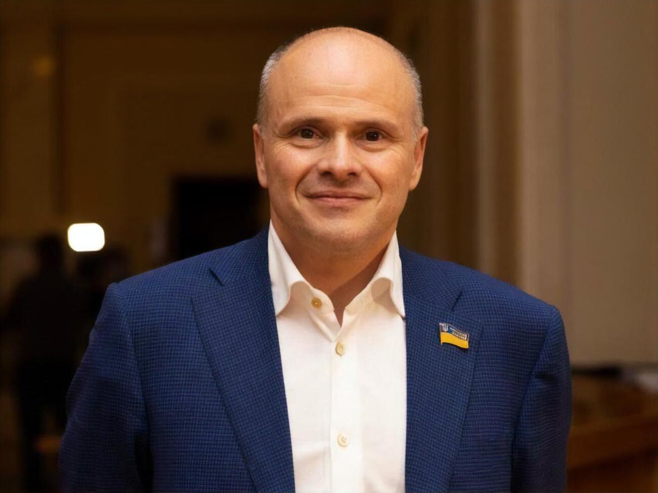 У новому держбюджеті передбачено кошти на підвищення зарплати не лише для лікарів, а й для біологів, лаборантів та інших працівників медичної галузі, стверджує Радуцький