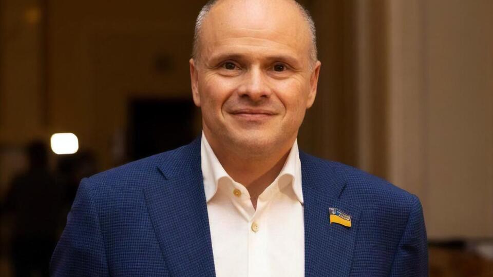 У новому держбюджеті передбачено кошти на підвищення зарплати не лише для лікарів, а й для біологів, лаборантів та інших працівників медичної галузі, стверджує Радуцький