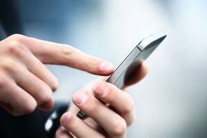 Разработка гаджета началась из-за того, что сотрудники спецслужб вели переписку с личных телефонов, которая позже попала в сеть