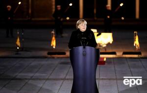 На початку церемонії Меркель виголосила семихвилинну промову