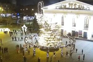 Мариупольская елка была не единственной, упавшей в тот день