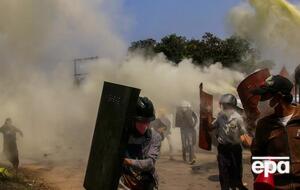 У М'янмі тривають протести після того, як військовослужбовці 1 лютого захопили владу в країні