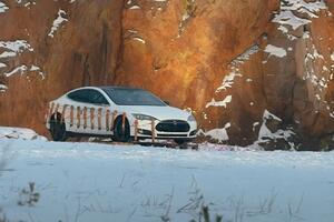 Владелец не захотел менять аккумулятор в автомобиле