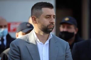 Арахамия: Не посчастливится тому, кто придет с проверкой к владельцу "гринпаспорта"