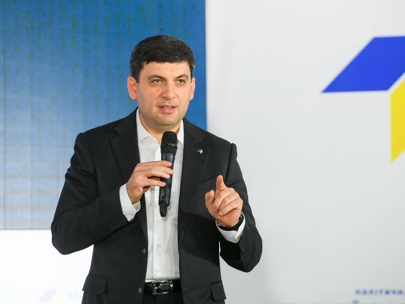 Согласно результатам опроса, Гройсману доверяют 32% граждан