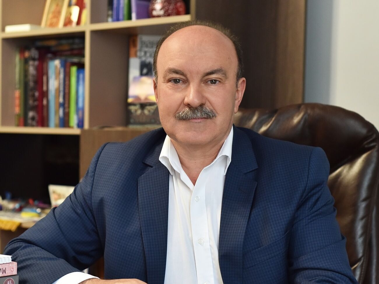 Виплати за економічним паспортом розпочнуть 2037 року. До цього влада "освоюватиме" мільярди на піар та фінансування збиткових держпідприємств