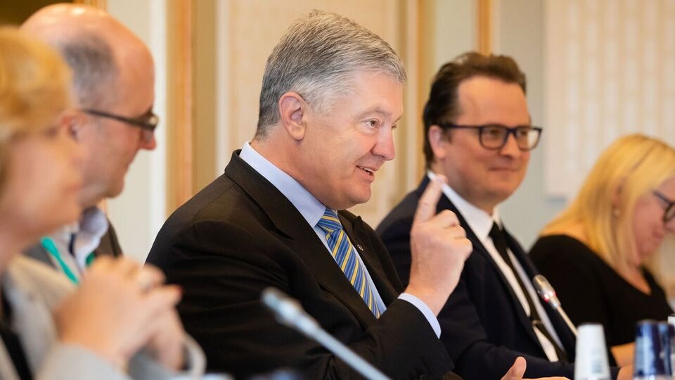 У СБУ заявили, що Порошенко, коли був президентом, сприяв розірванню контрактів на постачання вугілля з ПАР