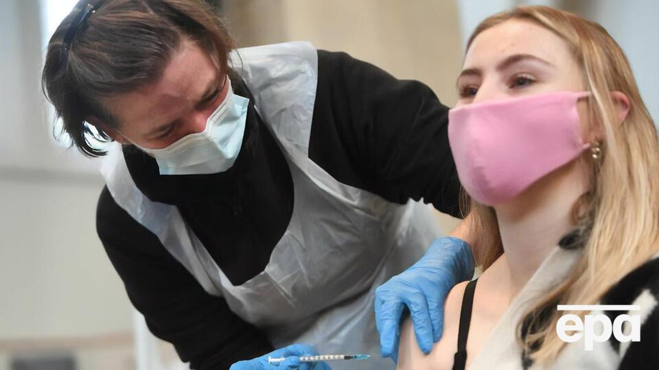 У Moderna стверджують, що бустерна вакцинація їхнім препаратом підвищує рівень антитіл проти "Омікрону" від 37 до 80 разів