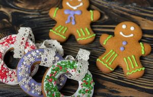 "Домашние пряники станут особенным украшением на вашей елке", – уверяет автор рецепта, кулинар и блогер Елизавета Глинская