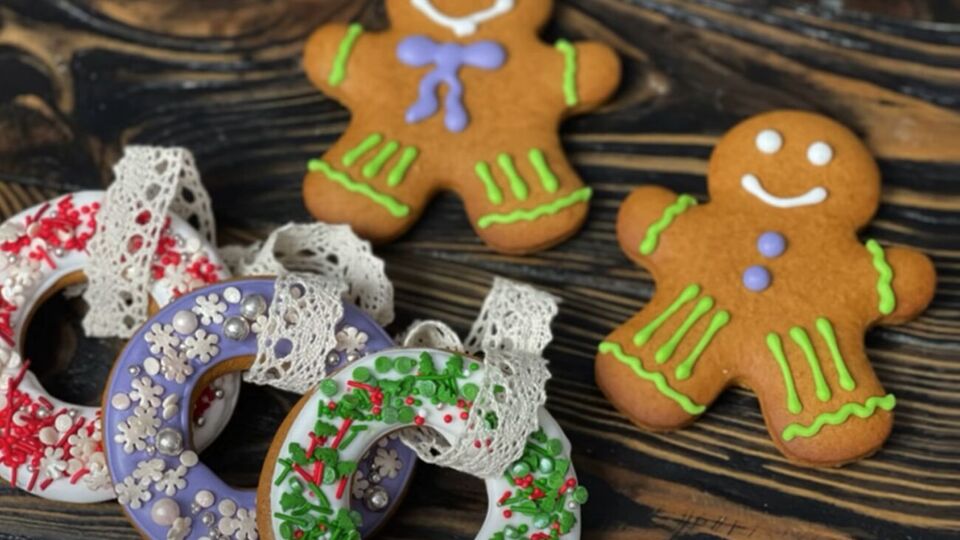 "Домашние пряники станут особенным украшением на вашей елке", – уверяет автор рецепта, кулинар и блогер Елизавета Глинская