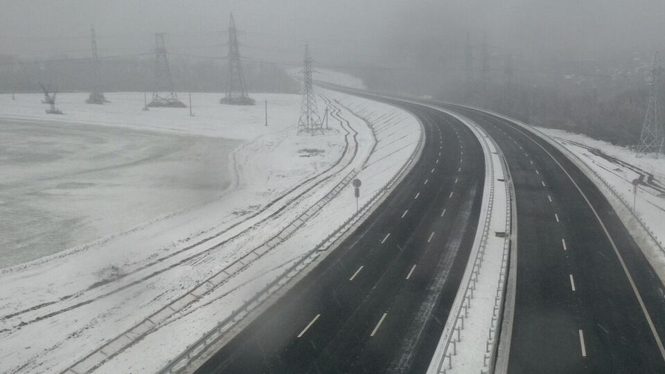 Сніг іде у більшості областей України