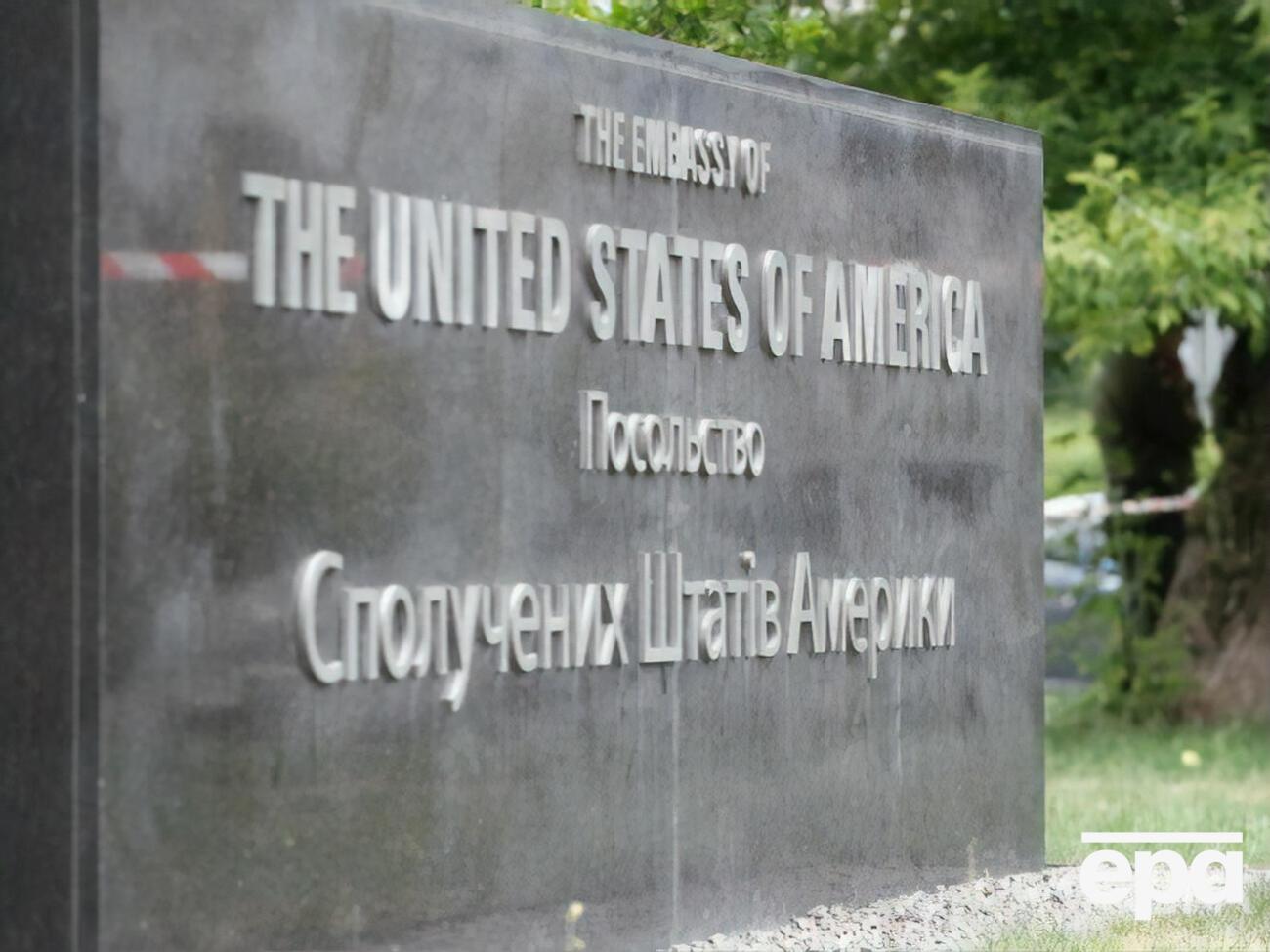 Громадяни США "мають знати про повідомлення стосовно того, що РФ планує серйозні військові дії проти України", зазначили в американському посольстві