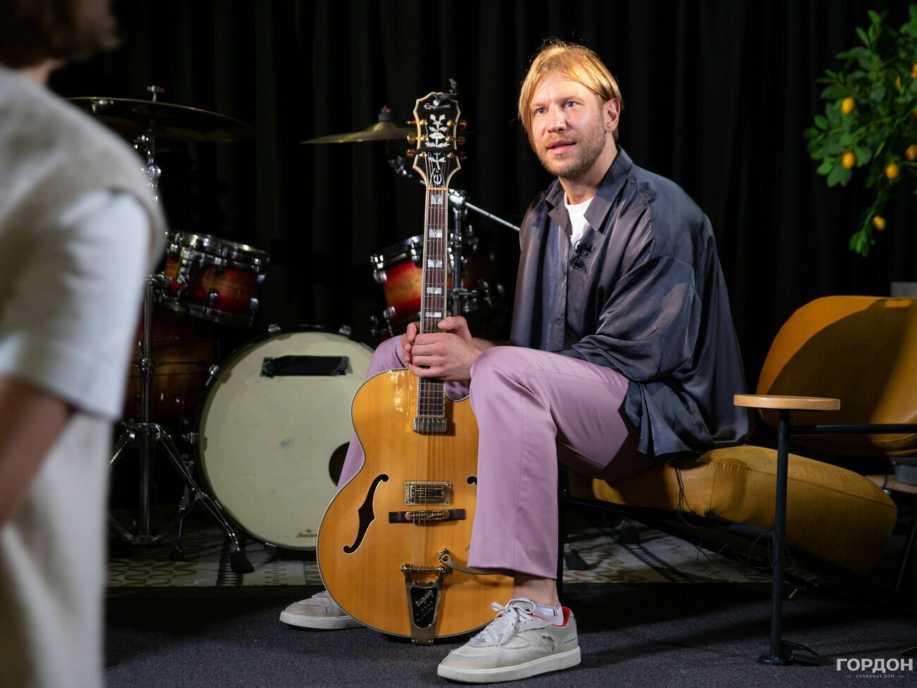 Иван Дорн: Мне становится обидно, когда меня обвиняют в нелюбви к стране. Я не кричу со сцены о своем патриотизме, но от меня этого некоторые силы требуют. Но я говорю, что я украинский артист, и именно украинцем за границей остаюсь