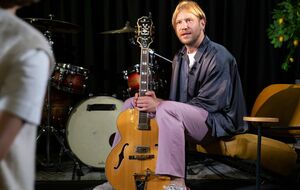 Иван Дорн: Мне становится обидно, когда меня обвиняют в нелюбви к стране. Я не кричу со сцены о своем патриотизме, но от меня этого некоторые силы требуют. Но я говорю, что я украинский артист, и именно украинцем за границей остаюсь