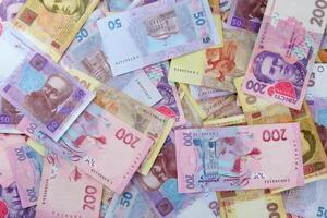 Курс гривні щодо долара впав із 27,25 грн/$ до 27,28 грн/$