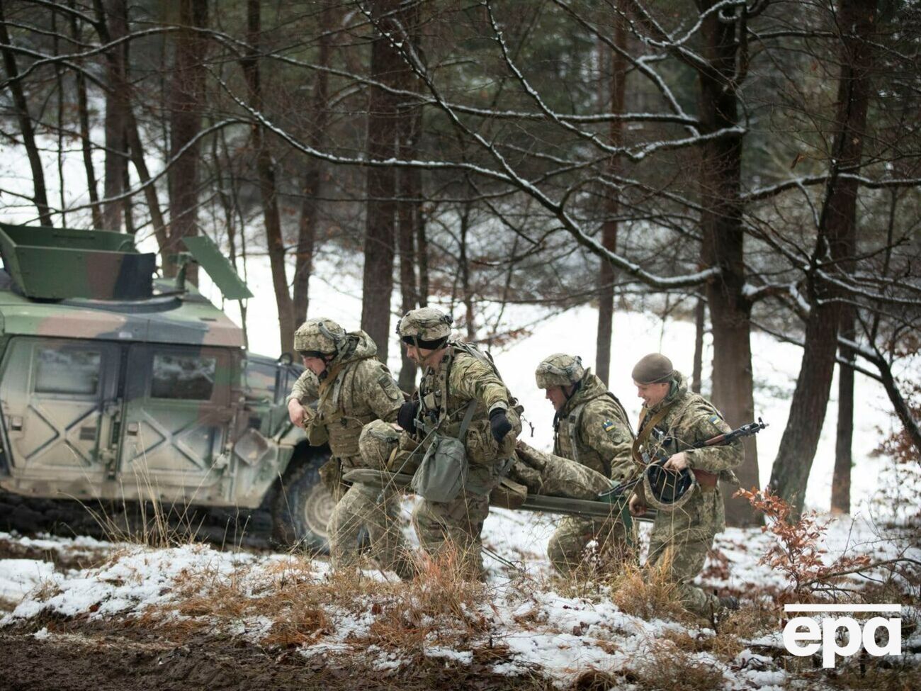 Всех троих военных госпитализировали