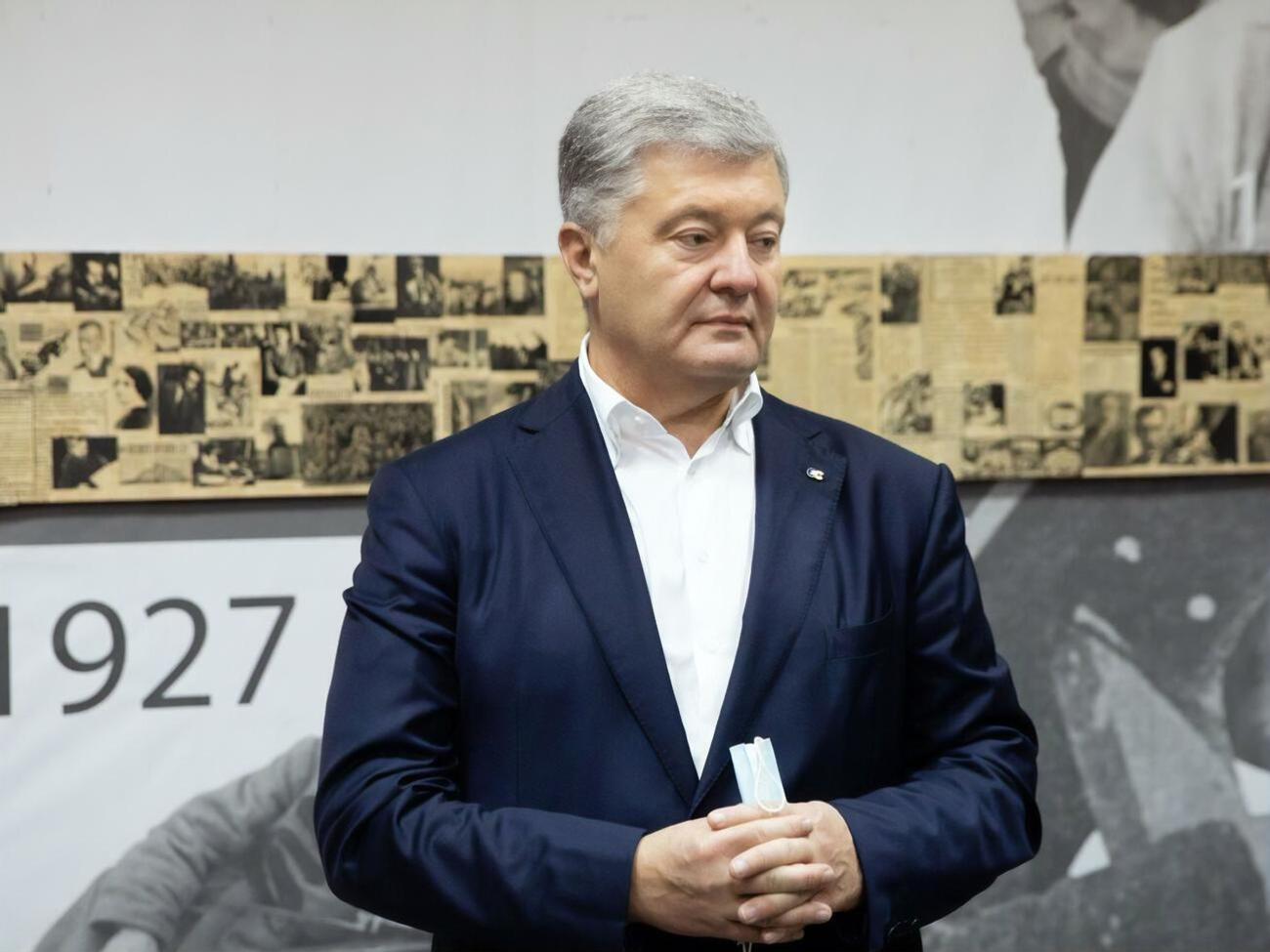 Підозру про держзраду та сприяння діяльності терористичних організацій Порошенку оголосили 20 грудня