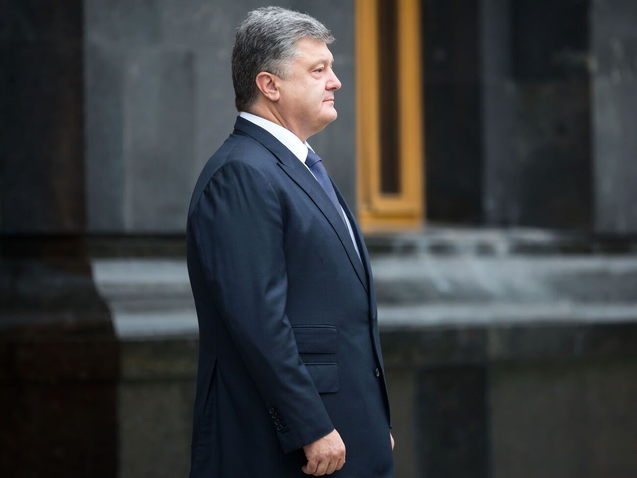 Порошенко: Мне передают приветы из Офиса президента о том, что они с пониманием отнесутся, если я останусь в Европе