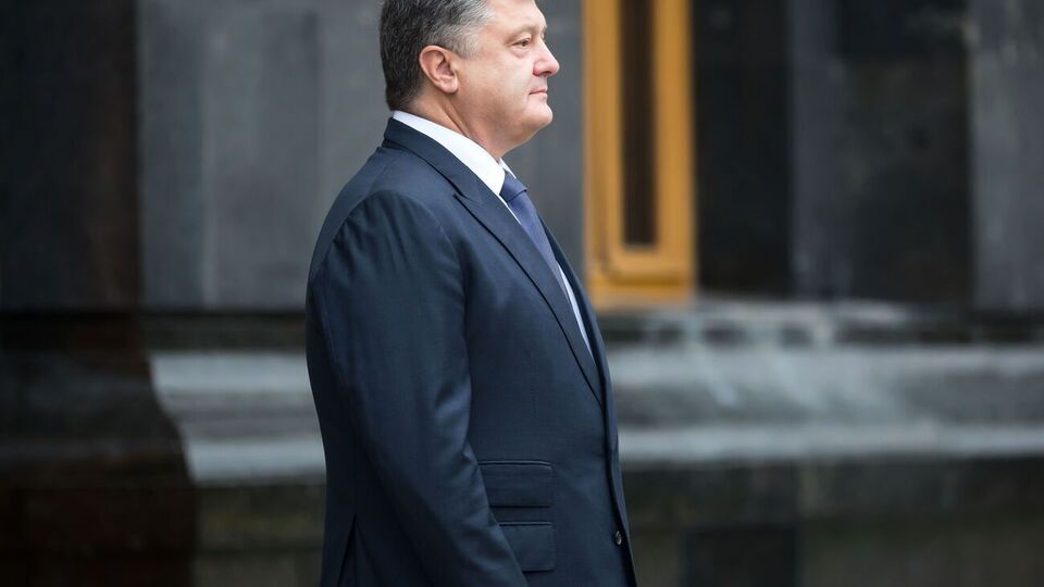 Порошенко: Мені передають вітання з Офісу президента про те, що вони з розумінням поставляться, якби я залишився в Європі