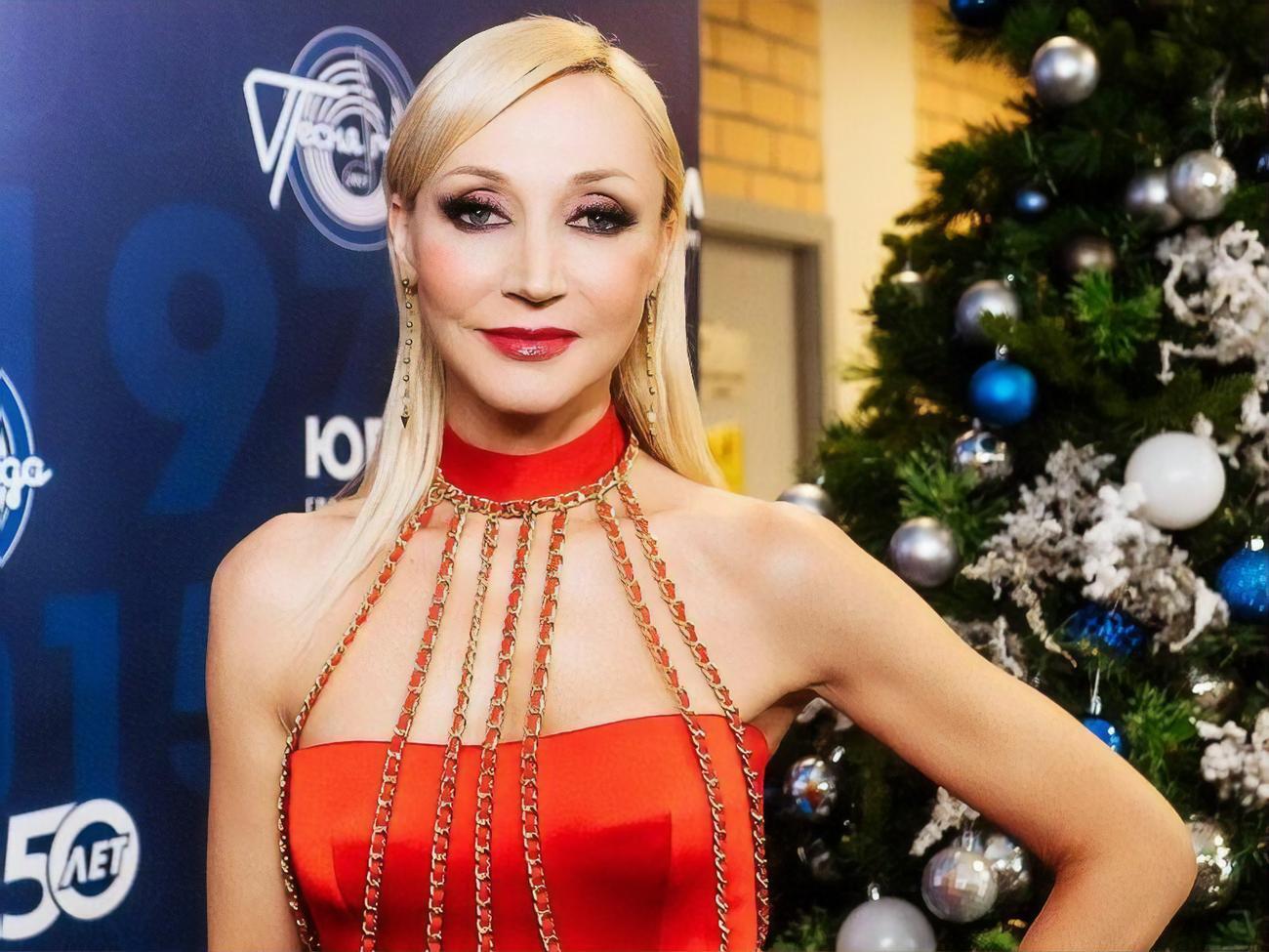 Орбакайте вышла в свет с семьей