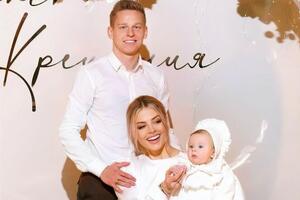 Зінченко та Влада Седан одружилися навесні 2020 року, а влітку 2021-го у них народилася дочка Єва