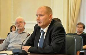 Суд решает вопрос, открывать ли производство по искам Чауса