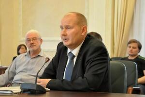 Суд вирішує питання, чи відкривати провадження за позовами Чауса