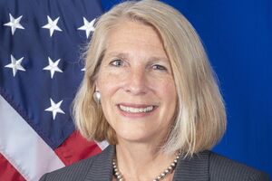 США продолжат передавать Украине военное оборудование, отметила Донфрид