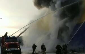 Огонь охватил 5 тыс. м² гипермаркета