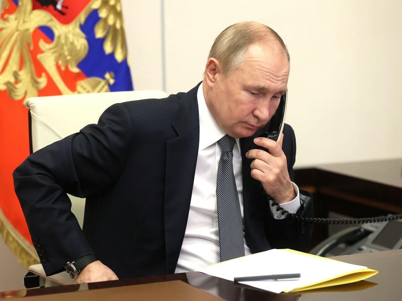 Путін (на фото) та Шольц говорили про посилення російської військової присутності біля України, зазначили в уряді ФРН