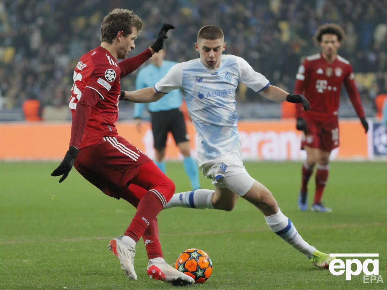 Луческу заявил, что рад переходу Миколенко (в белом) в "Эвертон"