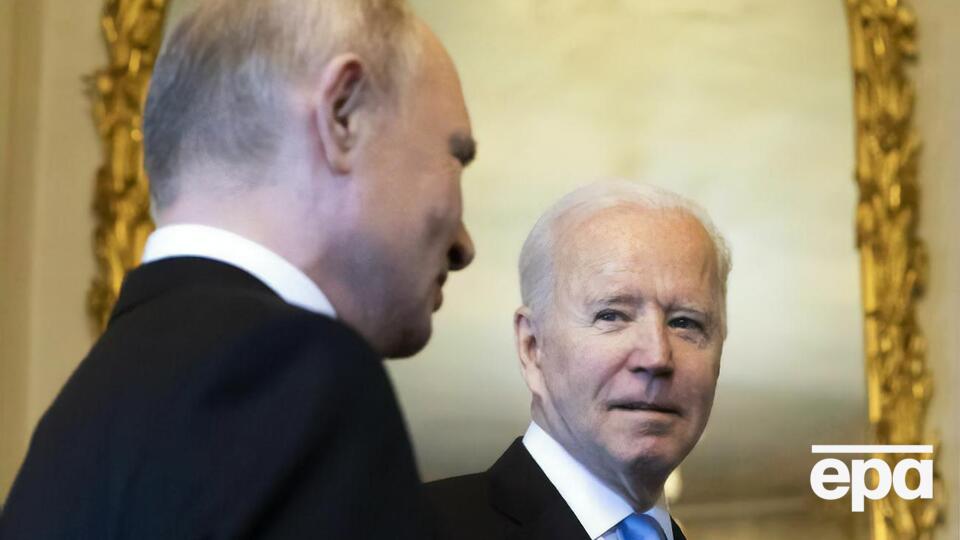 15 декабря Байден (справа) анонсировал "продолжительные" переговоры с Путиным (слева)