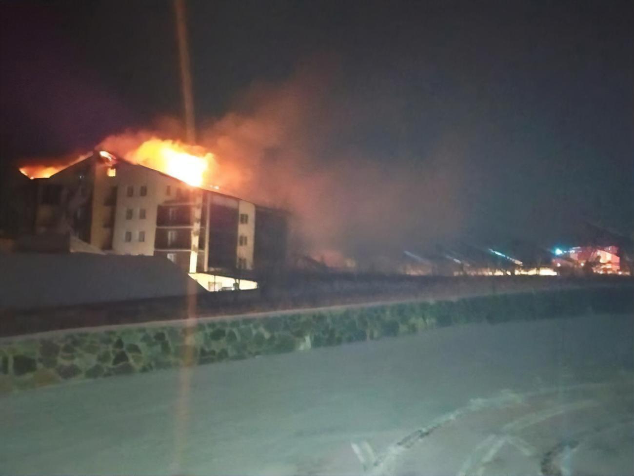 Пожежа виникла в шестиповерховій будівлі