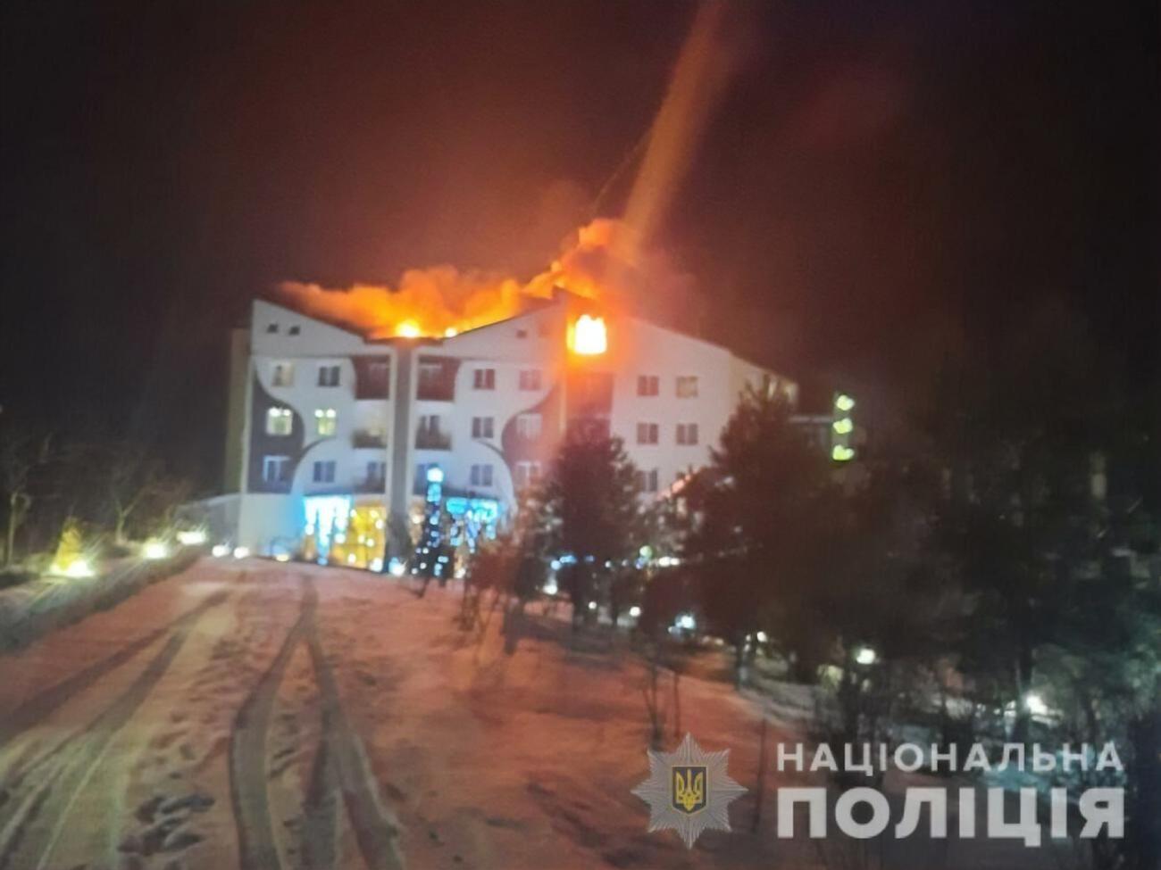 Пожежа виникла на шостому поверсі готелю