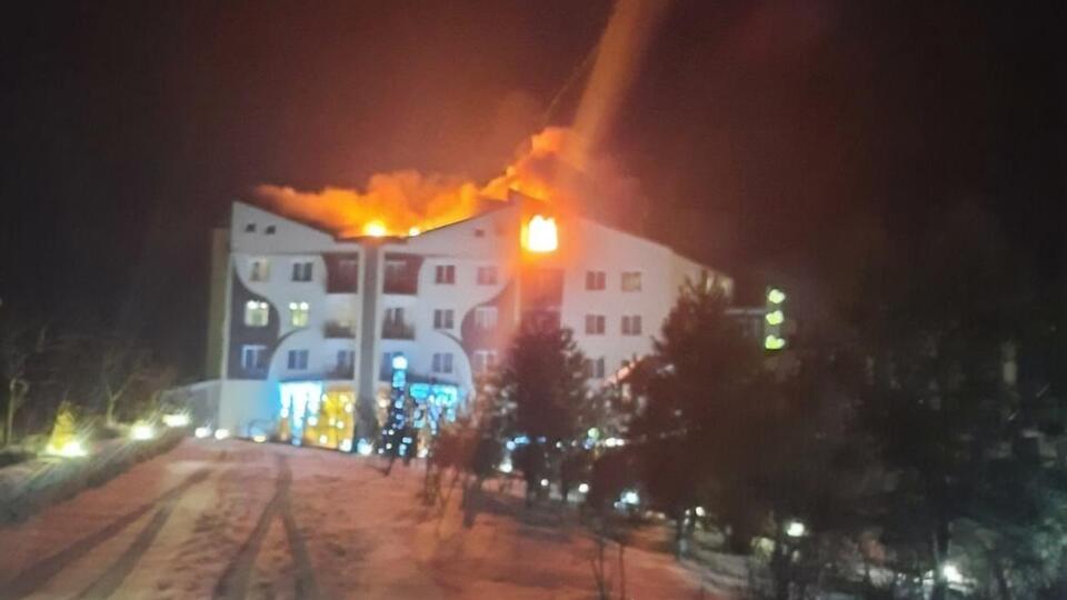 Пожежа виникла на шостому поверсі готелю