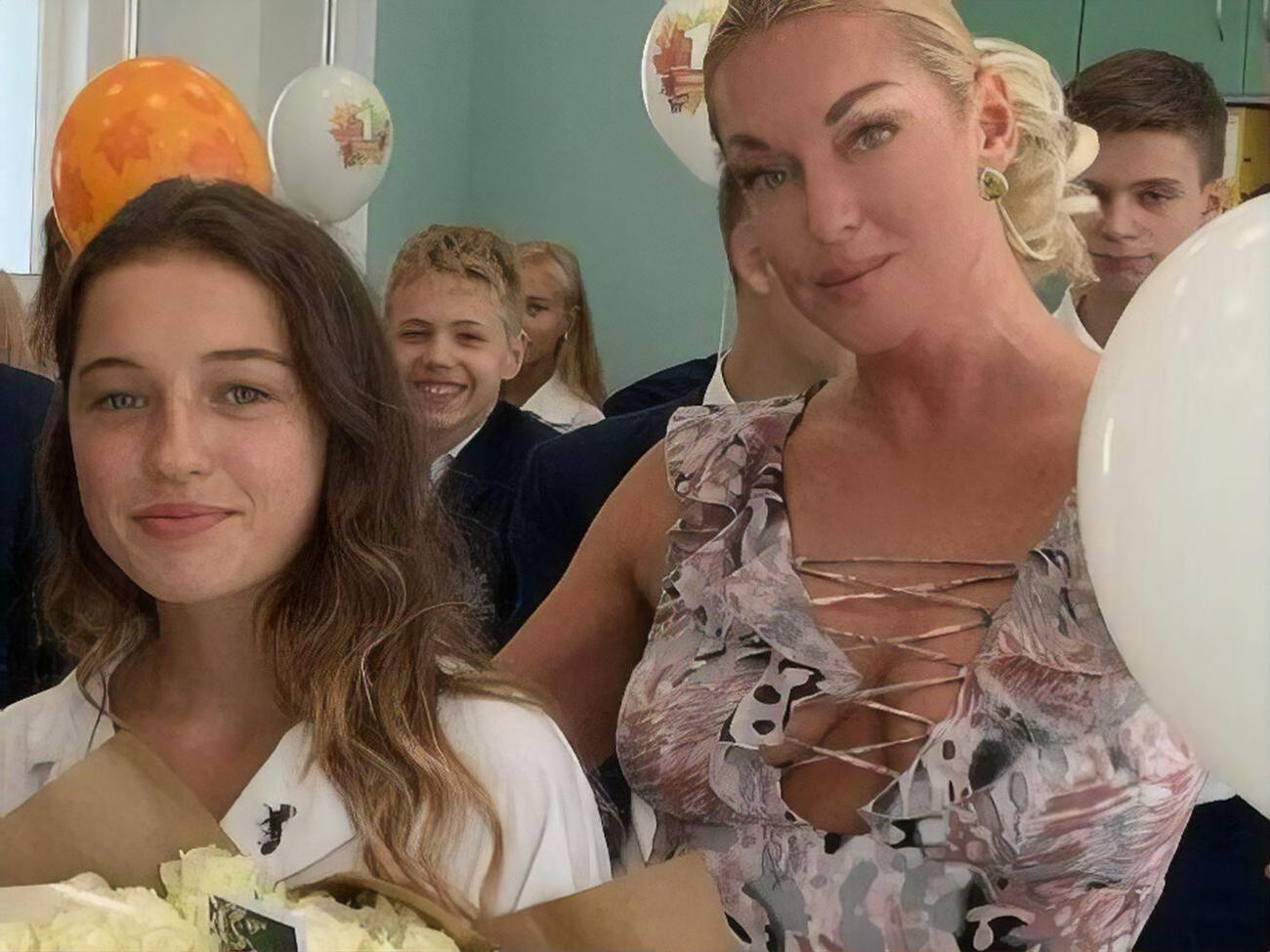 Аріадна (ліворуч)&nbsp;&ndash; донька Волочкової та Вдовіна