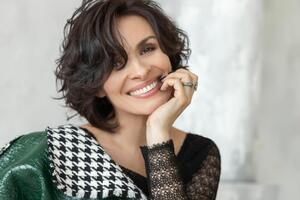 Мейхер продемонстрировала платье собственного бренда