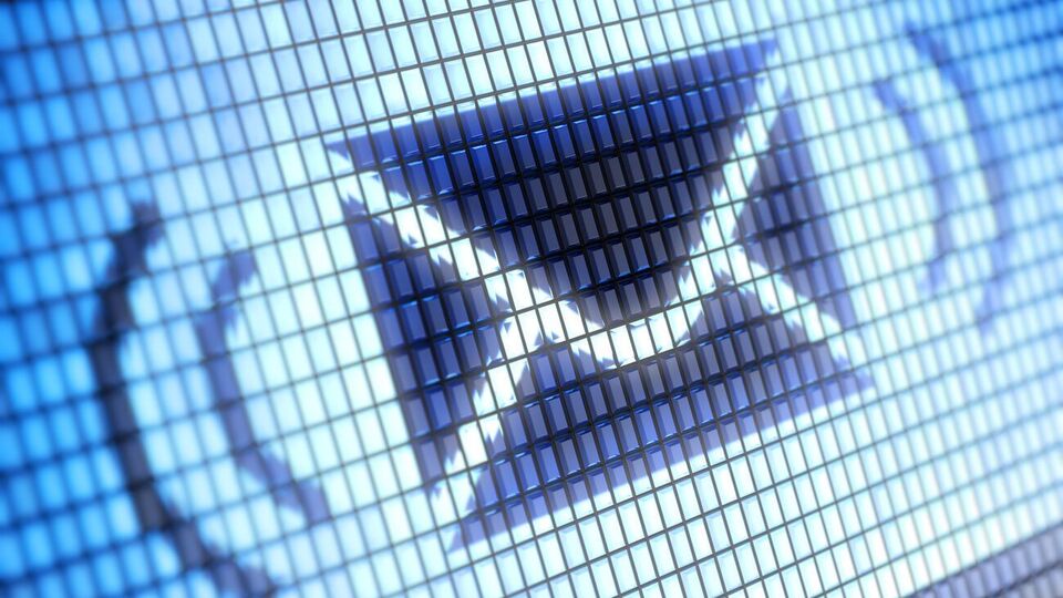 Первое в мире смс выслал 22-летний программист Нил Папуорт директору Vodafone