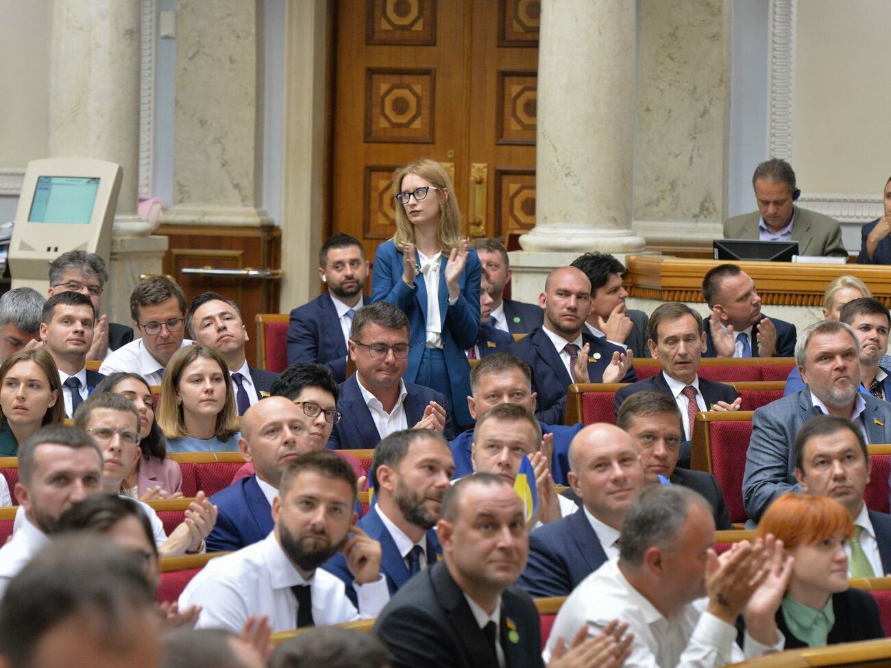 "Слуга народа" лидирует в парламентском рейтинге