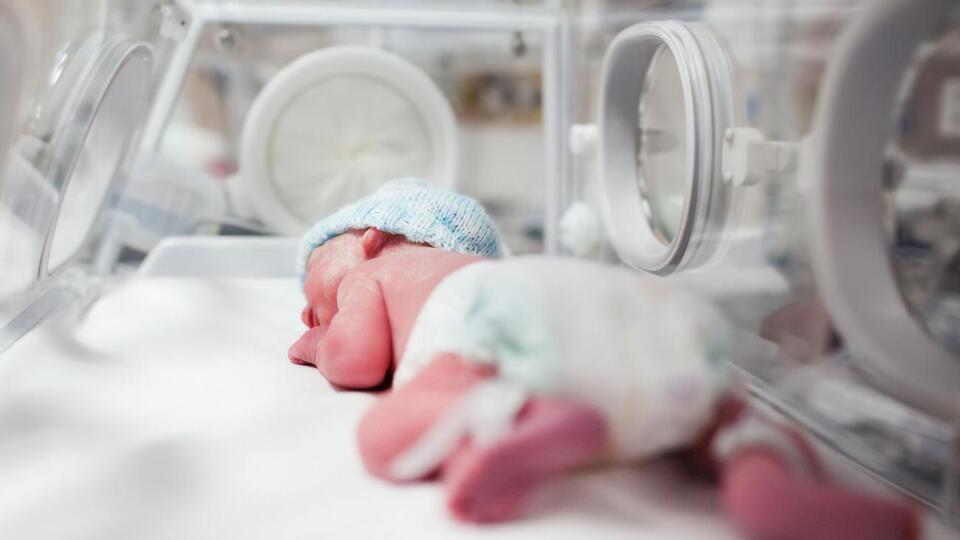 Ребенок находится под наблюдением неонатологов