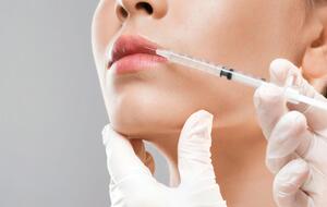 Лікар застеріг українок від небезпечних експериментів, процедуру має виконувати спеціаліст