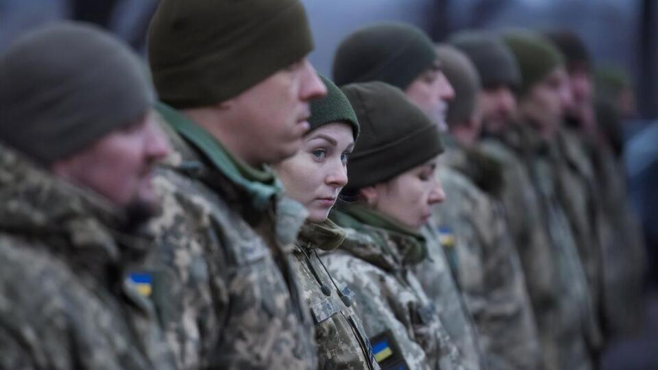 До кінця 2022 року на військовий облік мають стати українки – представниці десятків професій